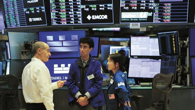 美股全线走高，英伟达涨6%，美光科技股价破千，国际油价大涨，黄金失守4500美元
